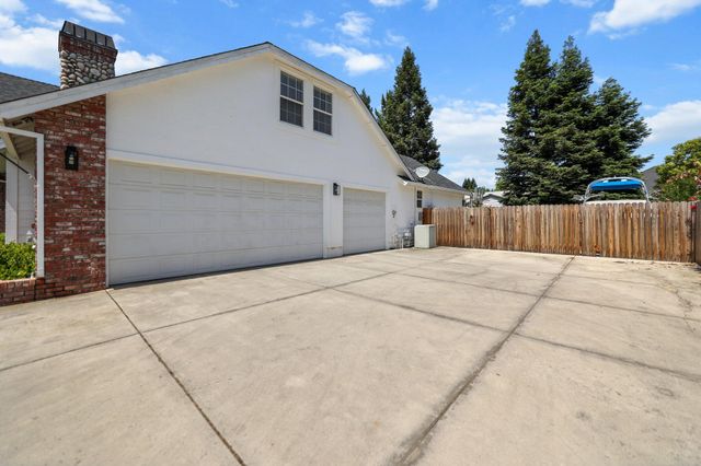 2154 Harvard Way, Redding, CA 96003