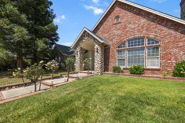 2154 Harvard Way, Redding, CA 96003