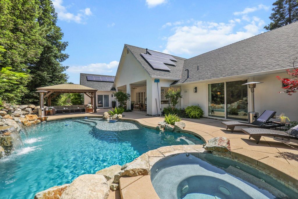 2154 Harvard Way, Redding, CA 96003