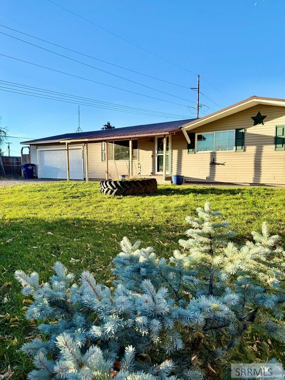 255 W 6th S, St Anthony, ID 83445