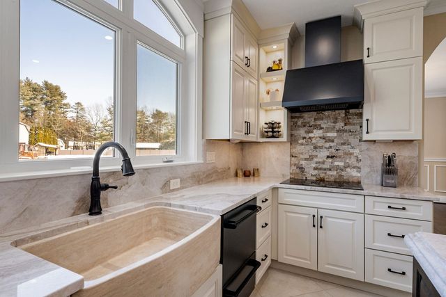 5 Osprey Lane, Nashua, NH 03062