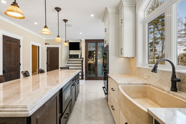 5 Osprey Lane, Nashua, NH 03062