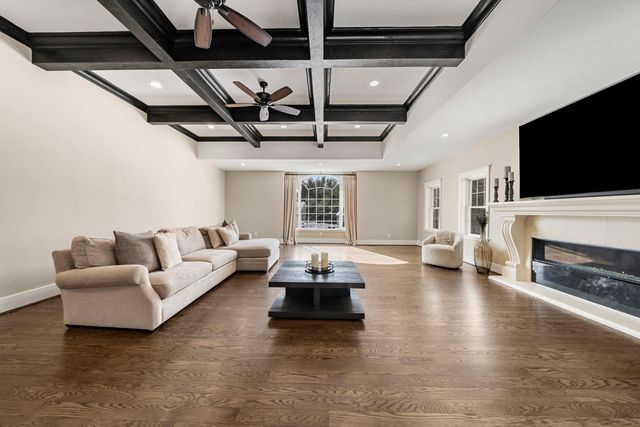 5 Osprey Lane, Nashua, NH 03062