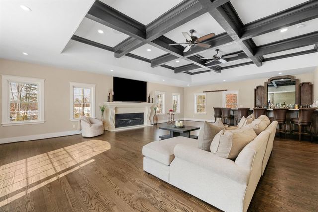 5 Osprey Lane, Nashua, NH 03062