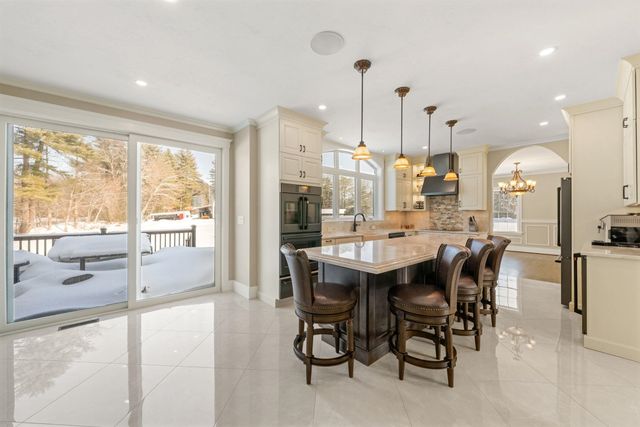 5 Osprey Lane, Nashua, NH 03062