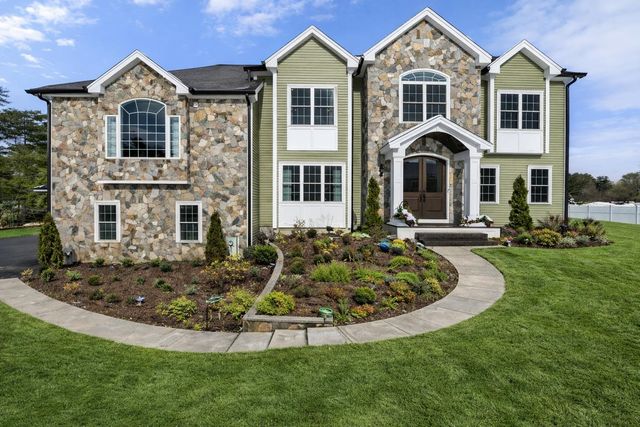 5 Osprey Lane, Nashua, NH 03062