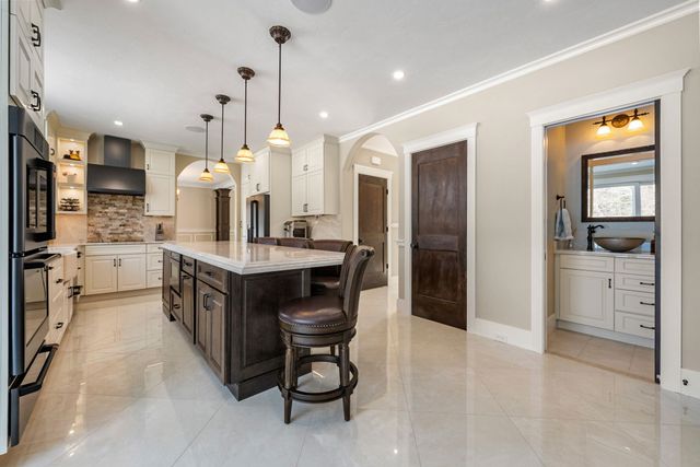 5 Osprey Lane, Nashua, NH 03062