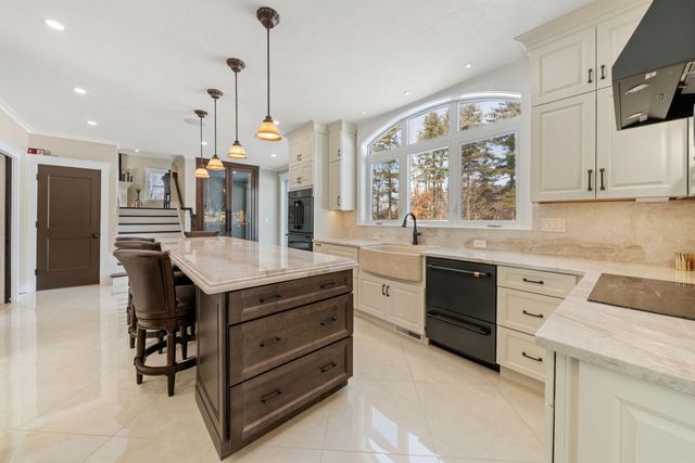 5 Osprey Lane, Nashua, NH 03062