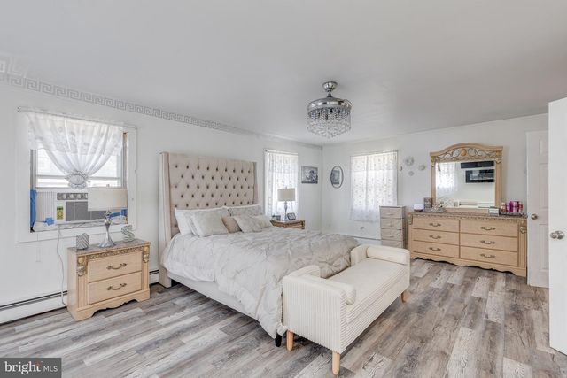 230 ELM AVE, Woodlynne, NJ 08107