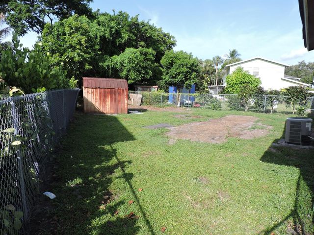 8599 Crater Terrace, West Palm Beach, FL 33403
