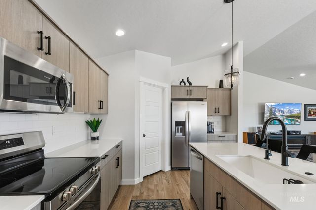 3907 W Maypearl St, Meridian, ID 83642