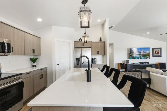 3907 W Maypearl St, Meridian, ID 83642