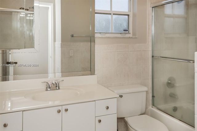 15867 SW 68th Ter, Miami, FL 33193