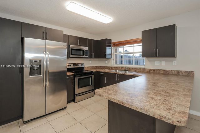 15867 SW 68th Ter, Miami, FL 33193