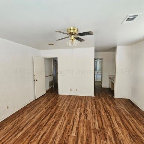 116 BAILEY Avenue, Dumas, TX 79029