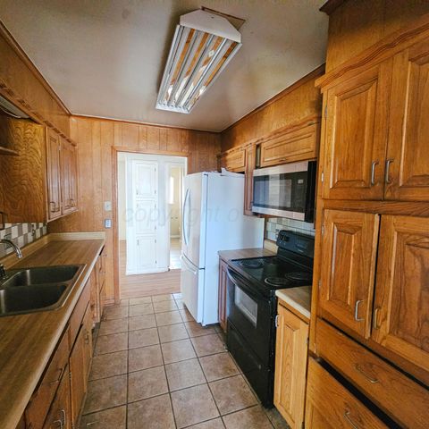 116 BAILEY Avenue, Dumas, TX 79029