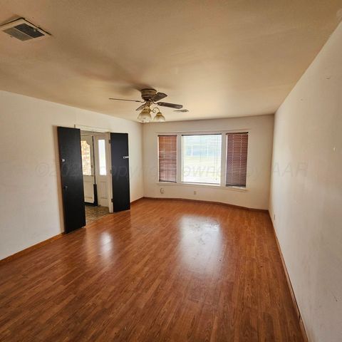 116 BAILEY Avenue, Dumas, TX 79029