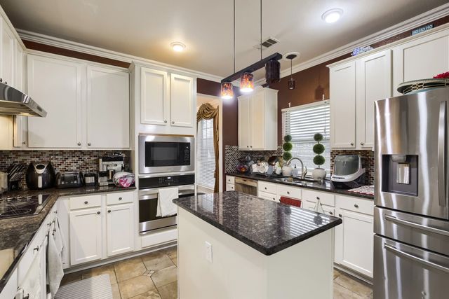 5717 Greenway Drive, Rowlett, TX 75089
