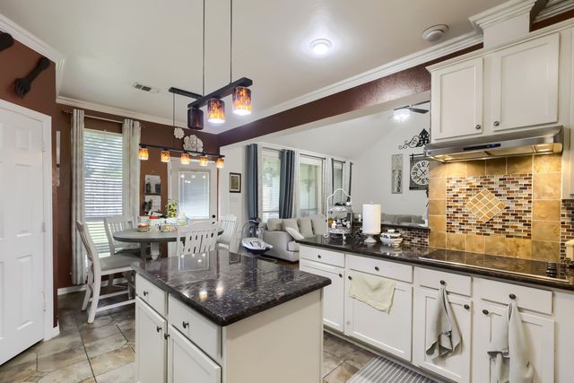 5717 Greenway Drive, Rowlett, TX 75089