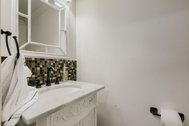 5717 Greenway Drive, Rowlett, TX 75089