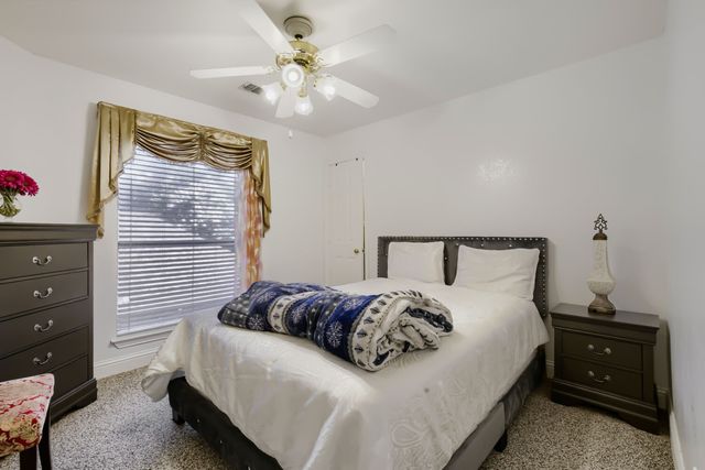 5717 Greenway Drive, Rowlett, TX 75089