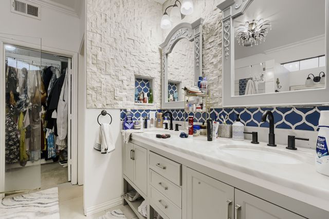 5717 Greenway Drive, Rowlett, TX 75089