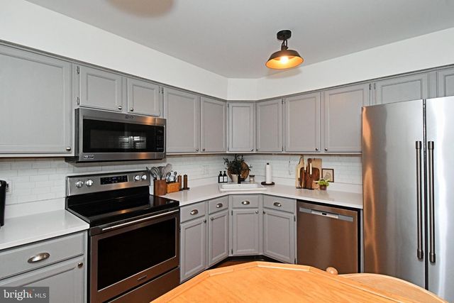 201 ESSEX CT, Lansdale, PA 19446