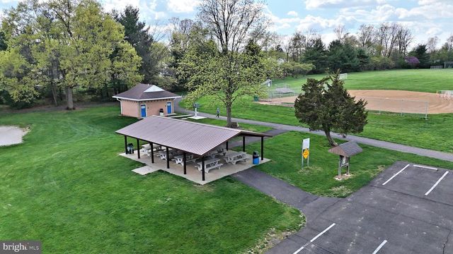 201 ESSEX CT, Lansdale, PA 19446