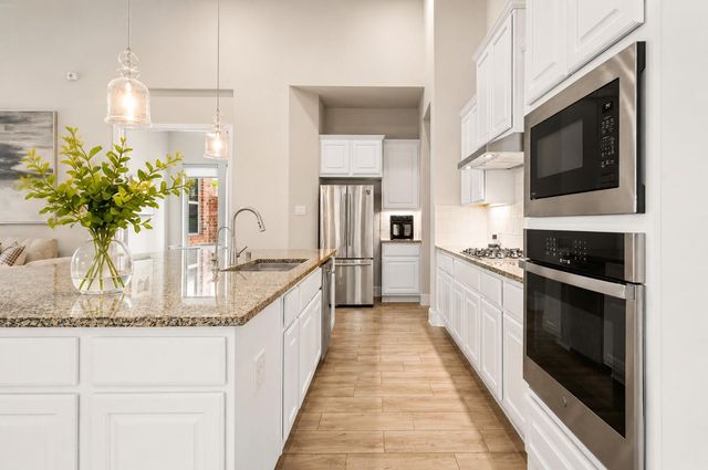 7 Peace Tree, The Woodlands, TX 77375