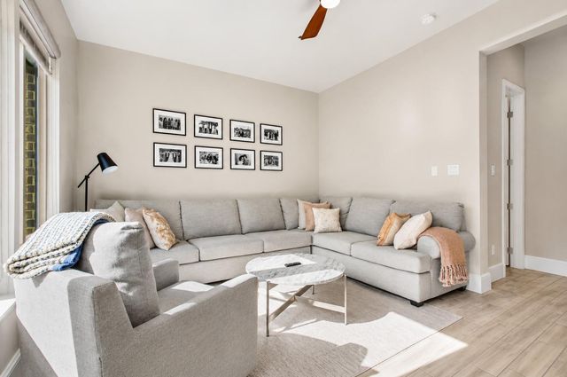 7 Peace Tree, The Woodlands, TX 77375