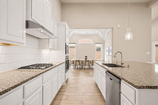 7 Peace Tree, The Woodlands, TX 77375