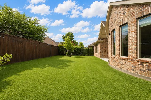 7 Peace Tree, The Woodlands, TX 77375