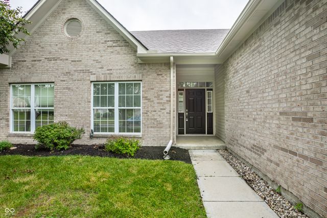 11206 Laurel Falls Lane, Fishers, IN 46037