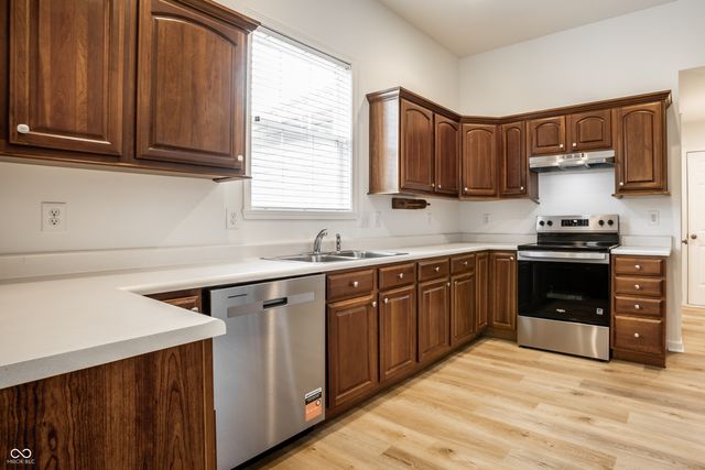 11206 Laurel Falls Lane, Fishers, IN 46037
