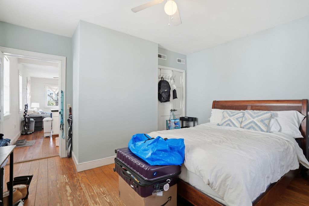 Image 11 of property listing at 163 Coming Street, Charleston, SC 29403