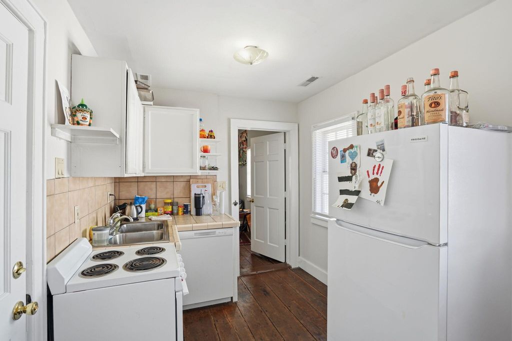 Image 18 of property listing at 163 Coming Street, Charleston, SC 29403