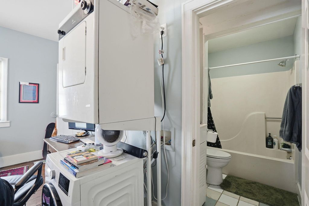 Image 21 of property listing at 163 Coming Street, Charleston, SC 29403