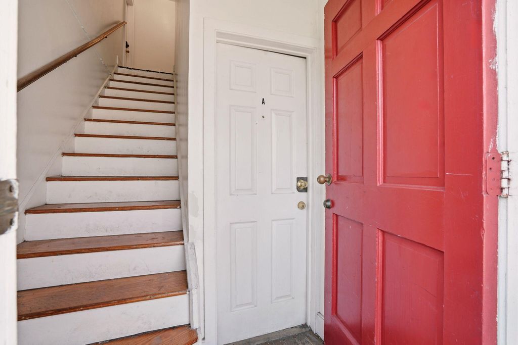 Image 5 of property listing at 163 Coming Street, Charleston, SC 29403