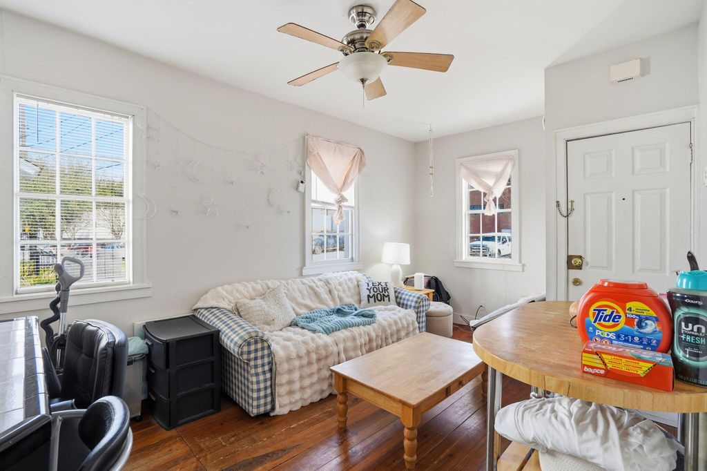 Image 6 of property listing at 163 Coming Street, Charleston, SC 29403