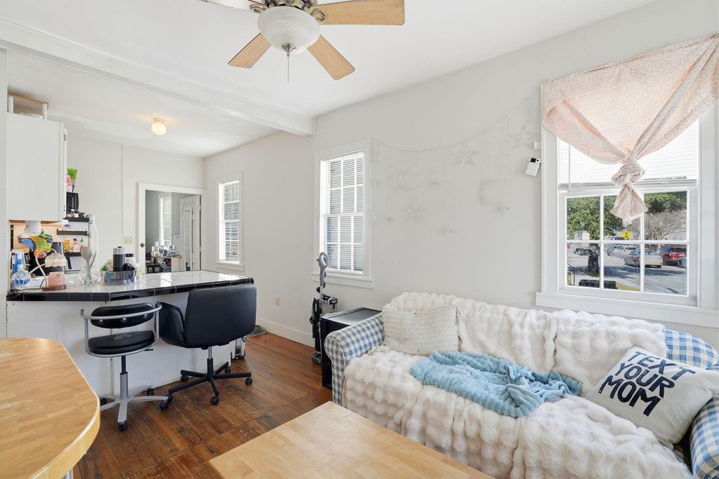 Image 8 of property listing at 163 Coming Street, Charleston, SC 29403