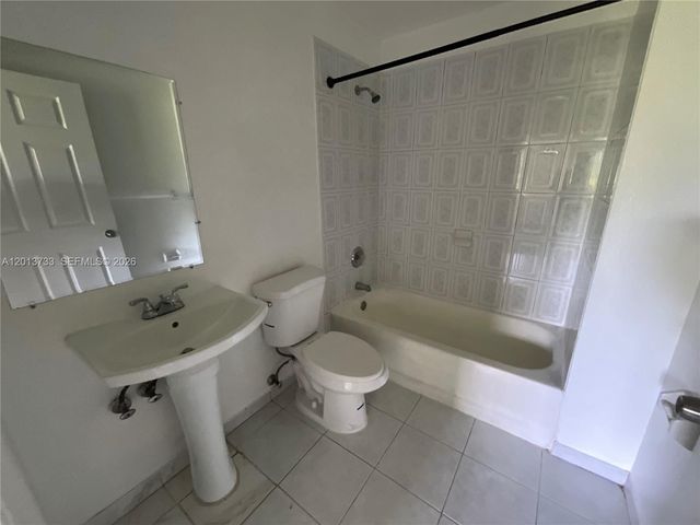 209 NE 141st St 4, Miami, FL 33161