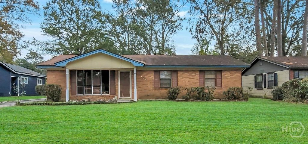 304 Olmstead Place, Savannah, GA 31408