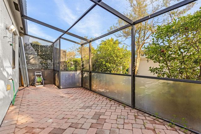 7542 Bristol Circle, Naples, FL 34120