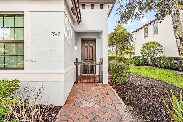 7542 Bristol Circle, Naples, FL 34120