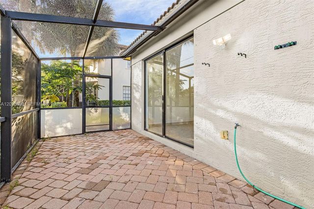 7542 Bristol Circle, Naples, FL 34120
