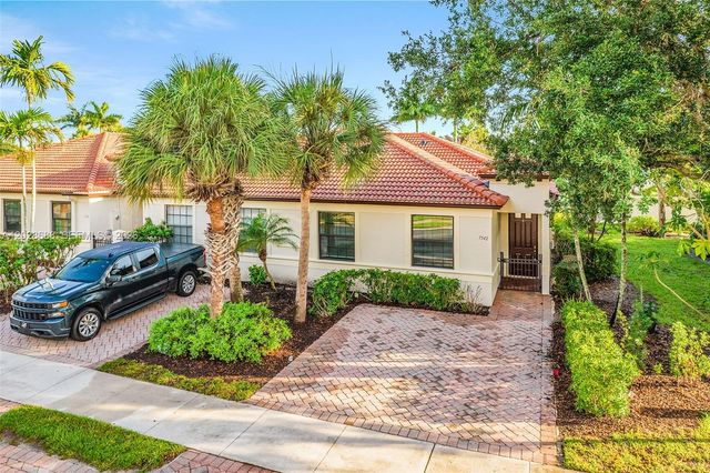 7542 Bristol Circle, Naples, FL 34120