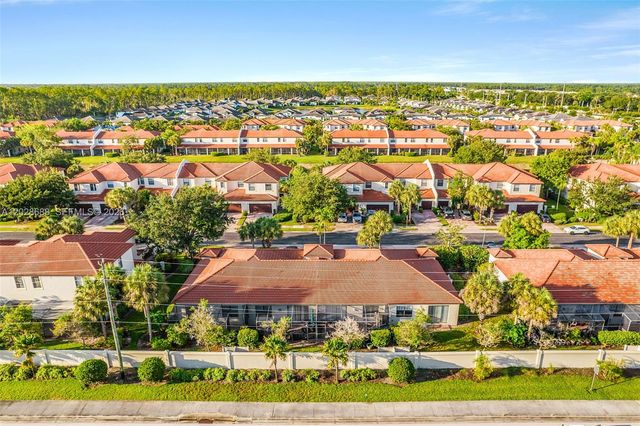 7542 Bristol Circle, Naples, FL 34120