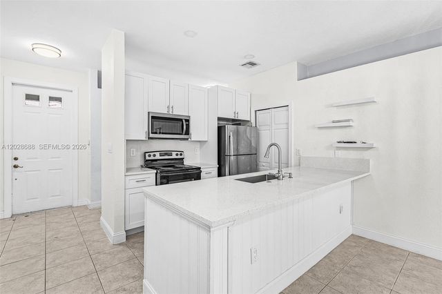 7542 Bristol Circle, Naples, FL 34120
