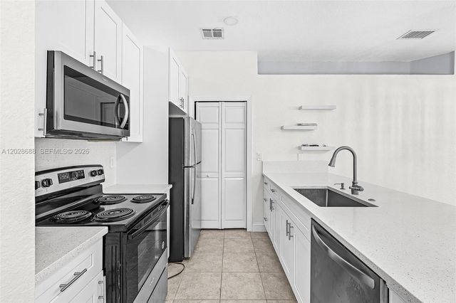 7542 Bristol Circle, Naples, FL 34120