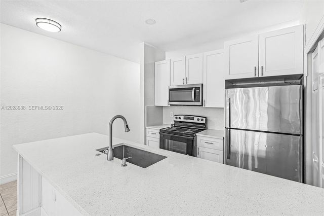 7542 Bristol Circle, Naples, FL 34120